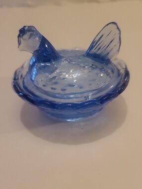 Rose's Closet Hen On Nest Glass Dish